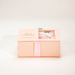 Luxus Kraft papier Hochzeit Candy Box mit Schwamm futter Flip Top und Band zum Verpacken von Blumen Schmuck und anderen Geschenken