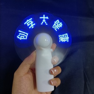 迷你便携式便携式发光二极管定制电池促销风扇可编程文本闪光显示器手持式电动发光二极管信息风扇