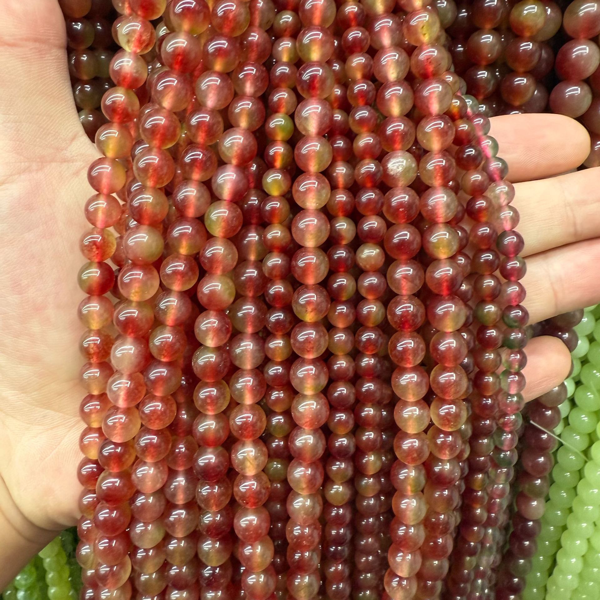 Calcedonia con motas rojo-verdes optimizada para piedra natural 7a
