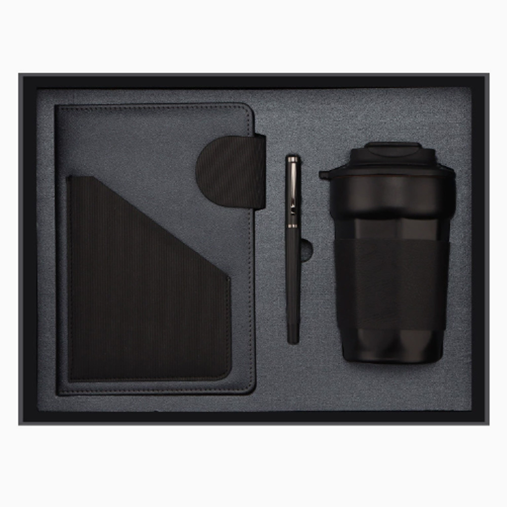 Carnet noir + stylo + tasse à café