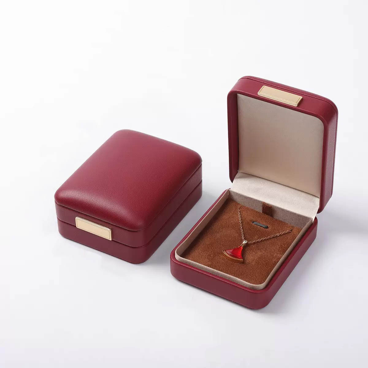boîte à collier rouge