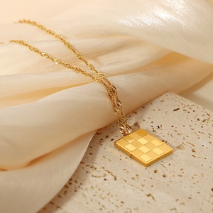 18K Gold Plated Texture Square Chess Plaid Pendant Stainless Steel Neck Lace Tarnish Free Gold <strong>Chain</strong> Checker Checkered Necklace