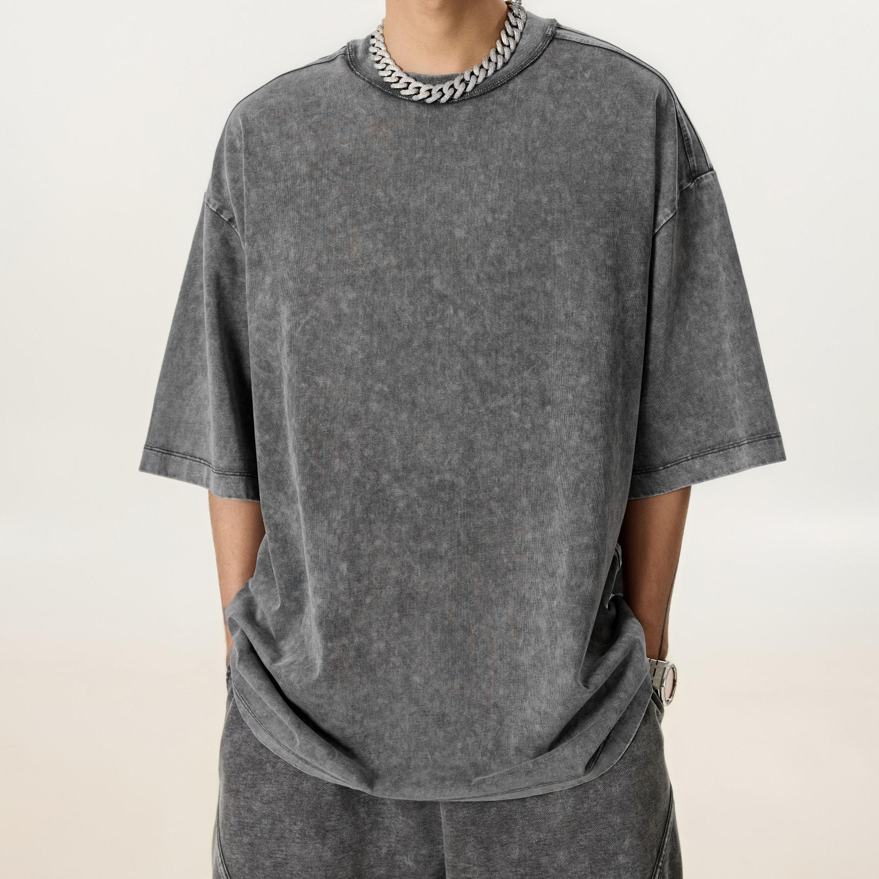 สีเทาเข้ม