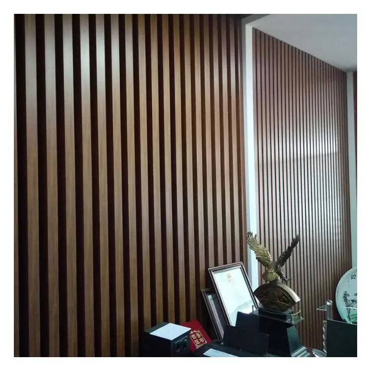 Tira decorativa personalizada para interiores, revestimiento compuesto de madera y plástico, panel de pared alternativa WPC, precio de fábrica