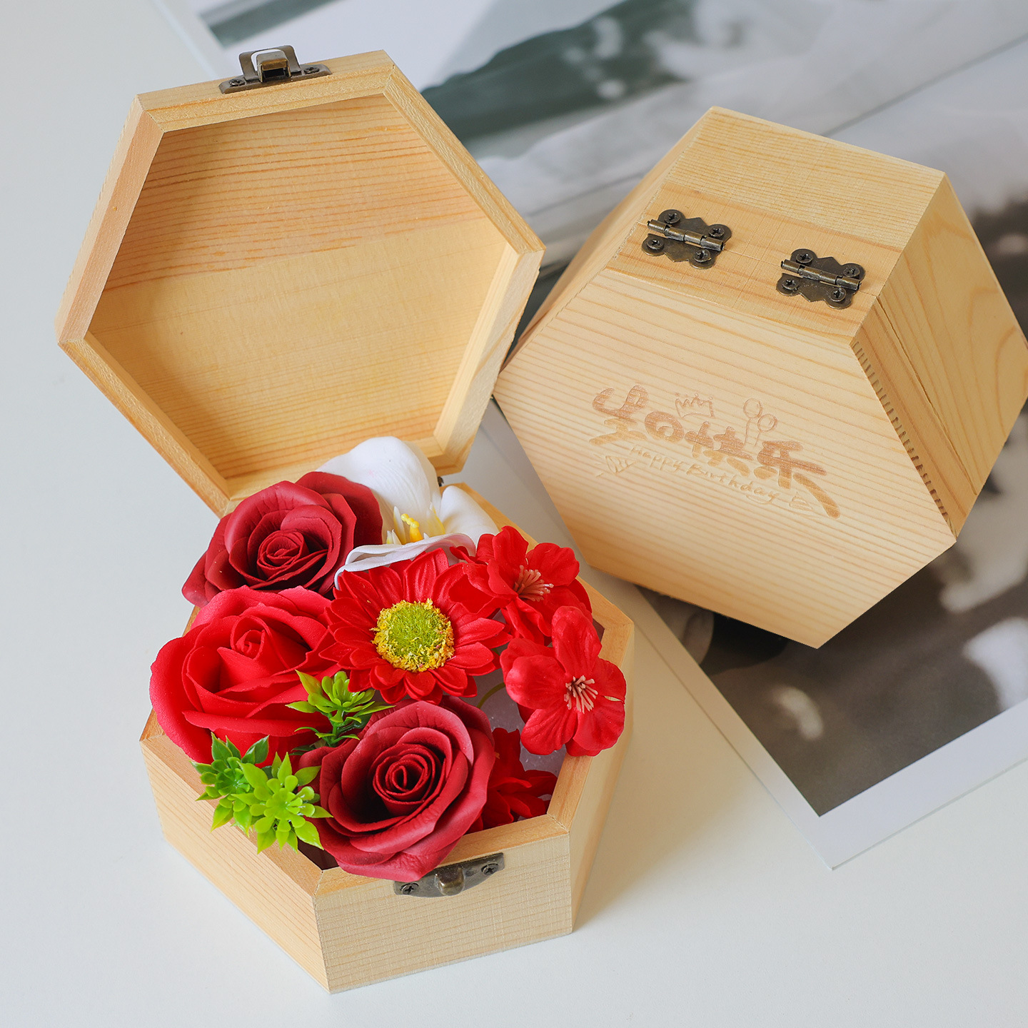 กล่องไม้หกเหลี่ยม-สีแดง