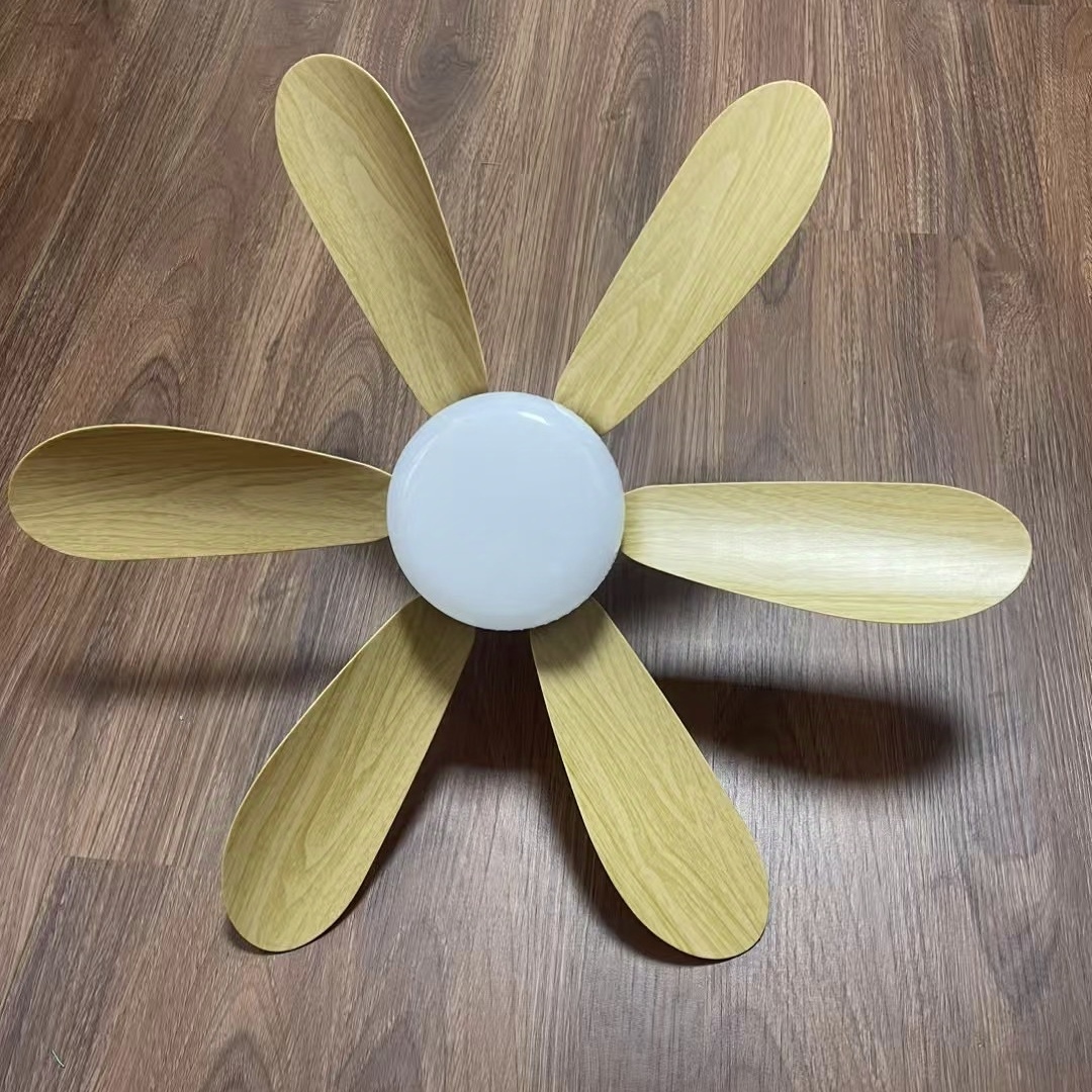Hojas de ventilador de color madera