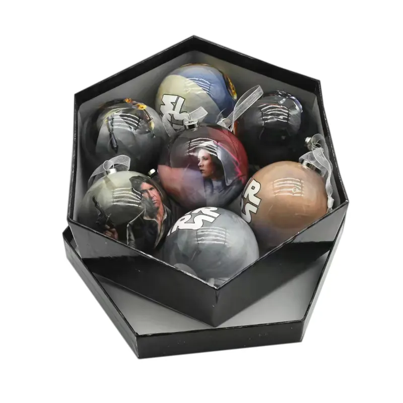 I produttori hanno personalizzato gli adesivi del personaggio dei cartoni animati della palla di Natale in schiuma scatolata da 75mm memory ball ornamenti dell'albero di Natale.