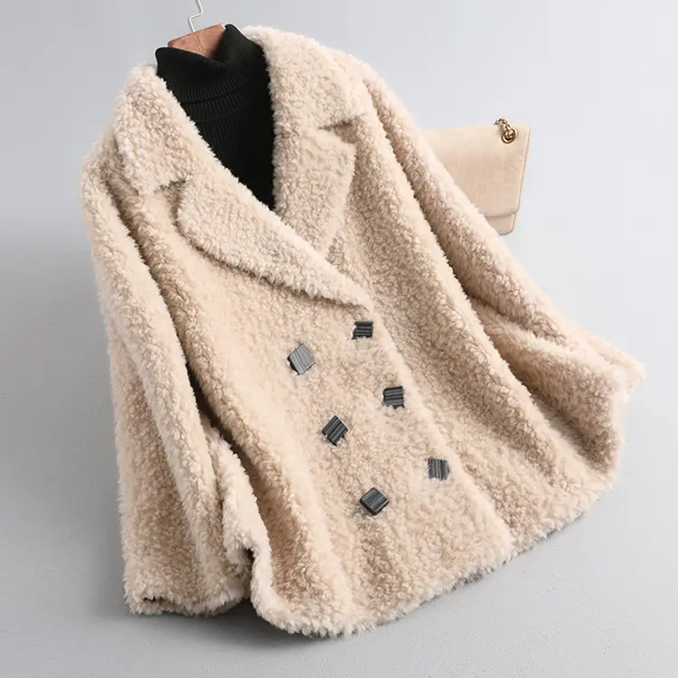 Sıcak satış fabrika fiyat kış kuzu kürk ceket büyük yaka kruvaze koyun kürk ceket rahat koyun yün ceket