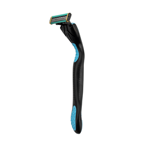 Dynamic Duo in Shaving Style and Function Combined for a Smooth Shave Disposable <strong>razor</strong> - Product Image 5