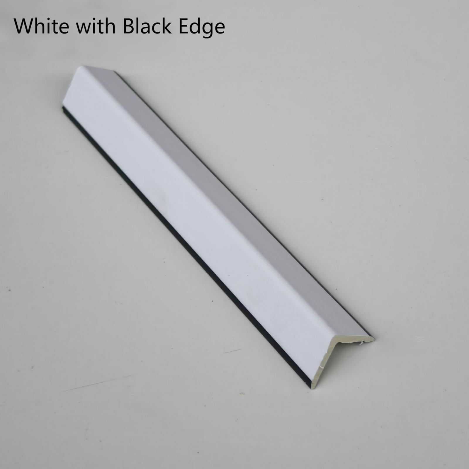 Blanc avec bord noir