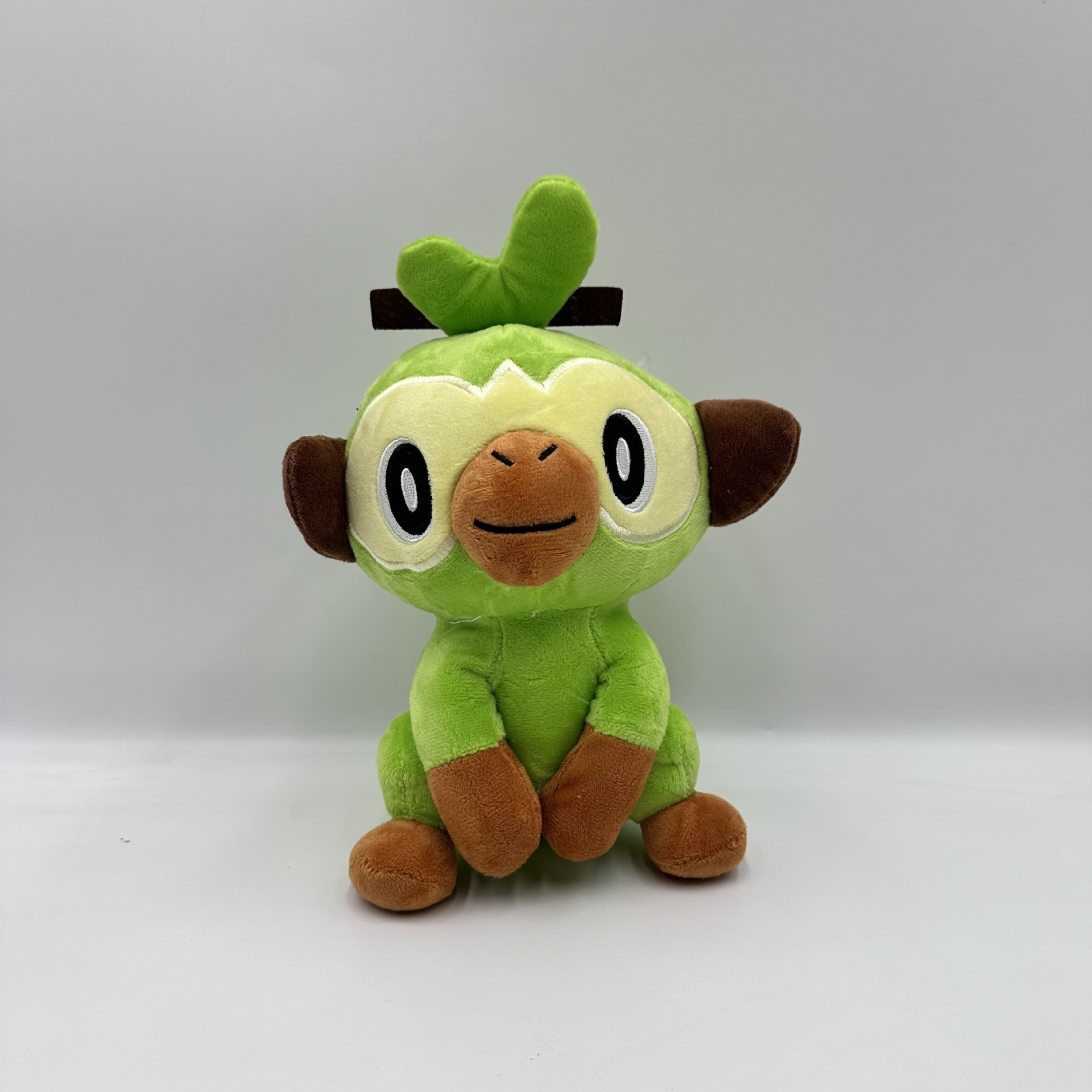 Singe qui frappe de 8 pouces