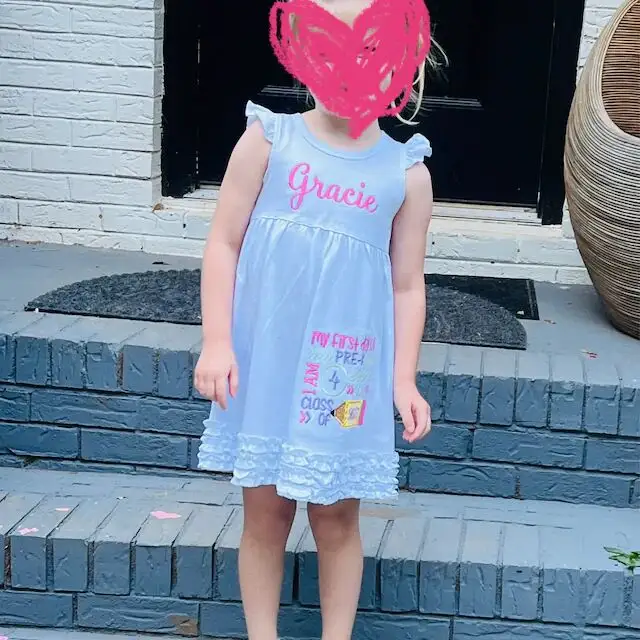 Vestido de verano personalizado para niña, 100% poliéster, manga ondulada, hasta la rodilla, traje de regreso a la escuela para niña, ropa de verano para niña