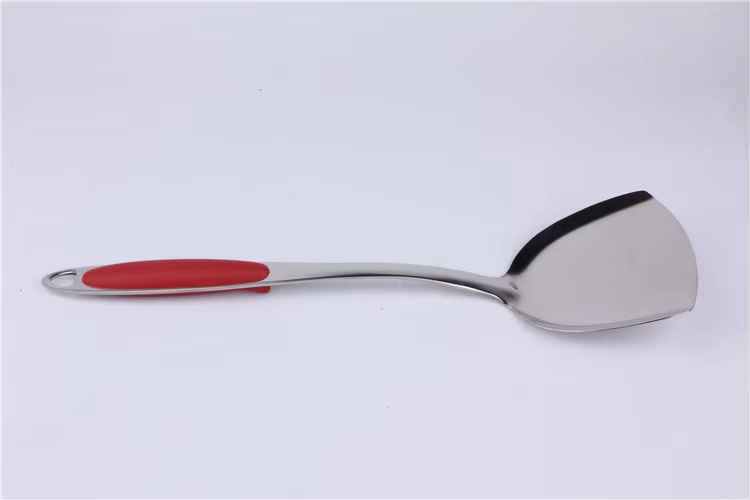 pelle de cuisine rouge argentée