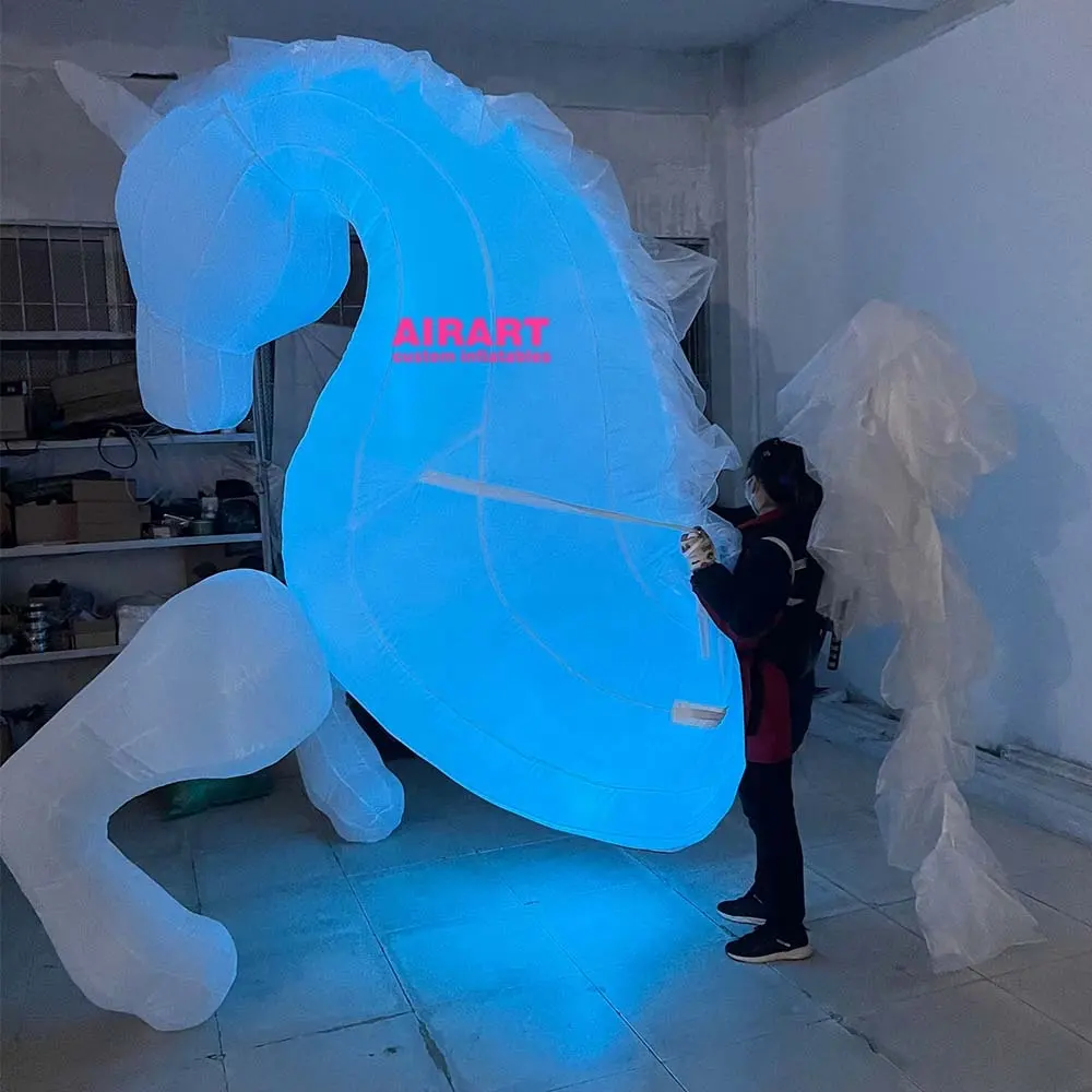 Disfraz de caballo inflable blanco con eventos temáticos de circo con luz LED