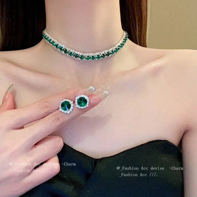 Orecchini a bottone di moda in cristallo di nuovo arrivo accessori da donna rotondi geometrici alla moda Set di collane verdi gioielli