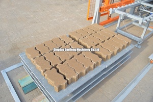 QT6-15 macchina automatica per la produzione di blocchi di mattoni pressa per mattoni - Product Image 6