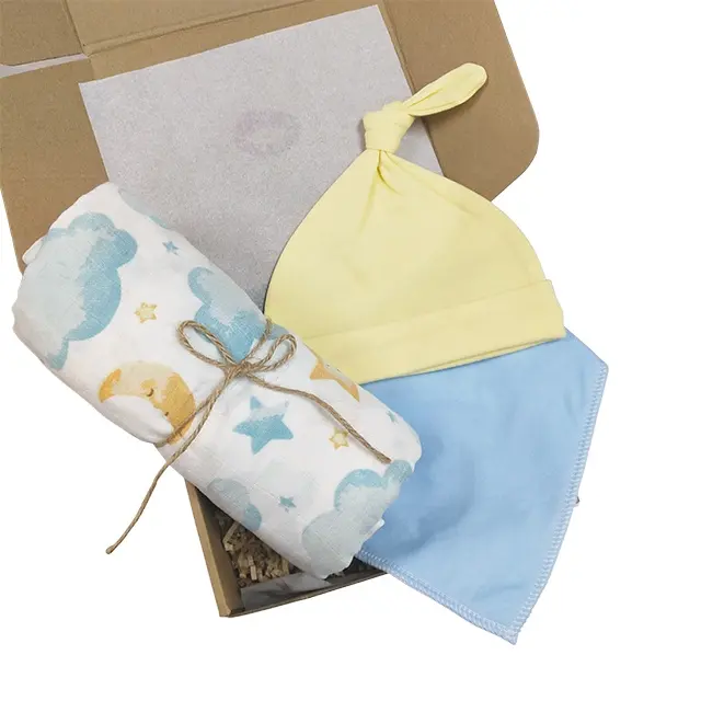 Ins Hot Sales 3-teilige Layette Bettwäsche-Sets Baby Lätzchen Baby Wickel decke mit Hut Baby Geschenkset