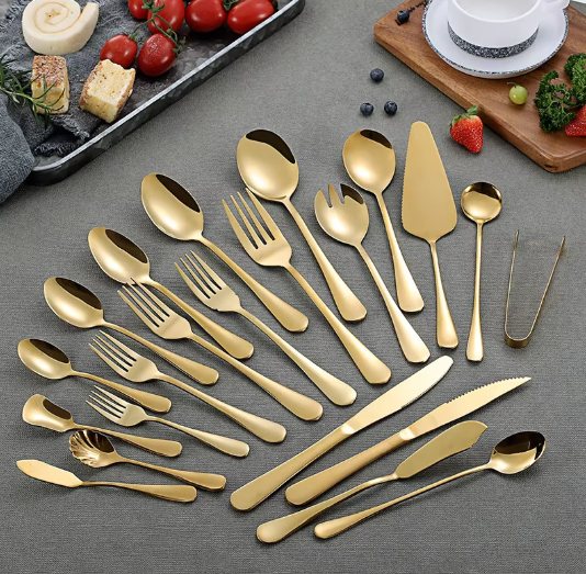 Couteau à dîner doré