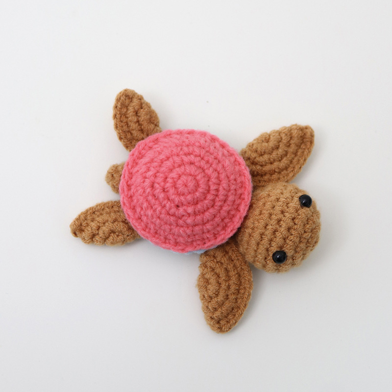 Tortue multicolore trois brins coquille de poudre foncée marron foncé