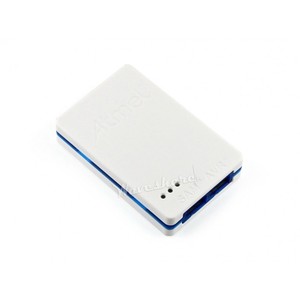 La herramienta de desarrollo del kit completo Atmel-ICE para depuración y programación viene con adaptadores y cables adicionales