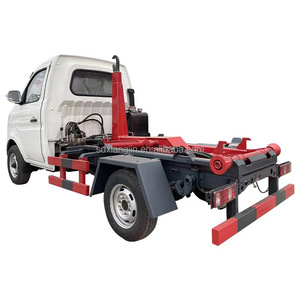 Novo Manual Diesel Rear Loader Lixo <span class=keywords><strong>Container</strong></span> Truck Hook Arm 4x2 Drive Wheel Apresentando Reciclagem Bomba Motor Core Components