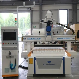 Móveis Que Fazem A Máquina <span class=keywords><strong>Cnc</strong></span> <span class=keywords><strong>ATC</strong></span> 1325 1328 2030 <span class=keywords><strong>Cnc</strong></span> Máquina De Anidificação Para Escultura Porta De Madeira Maciça Do Armário