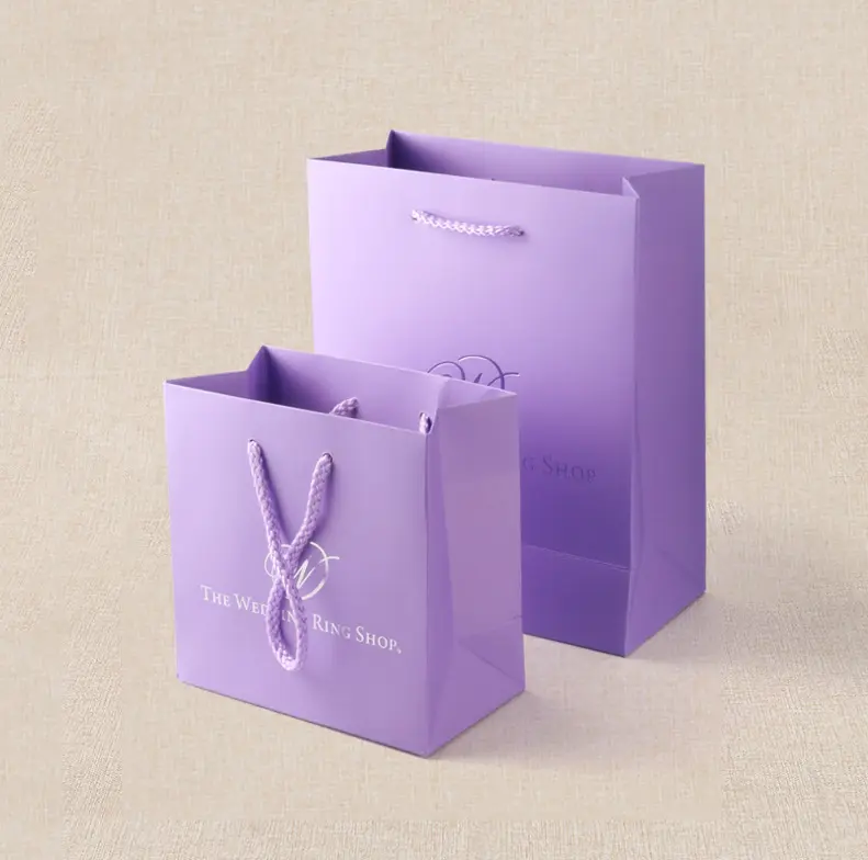 Sac en papier kraft avec logo, emballage de luxe en feuille d'aluminium violet, pour les courses, sacs en papier imprimés personnalisés avec poignée, 50 unités