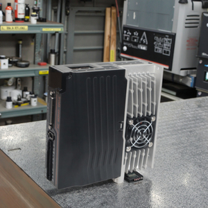 Ad alte prestazioni 1000W 4.5A servoazionamento AC controllo del movimento regolare per macchine CNC ad alta precisione con motore a corrente alternata - Product Image 1