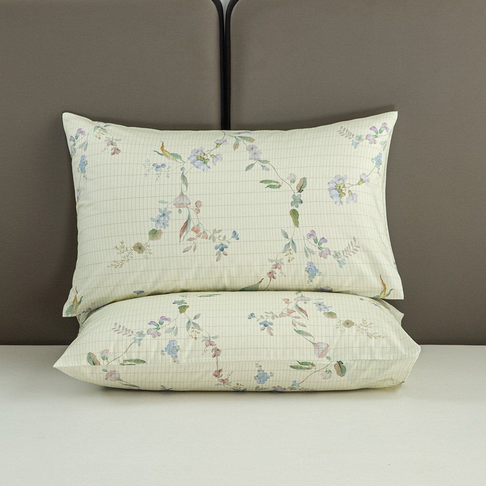 Beige fragmented patterns