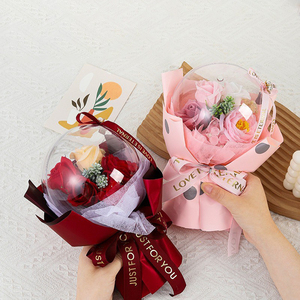 愛の贈り物の中に石鹸の花が付いた最高品質の新しい花の花束透明なボボ風船