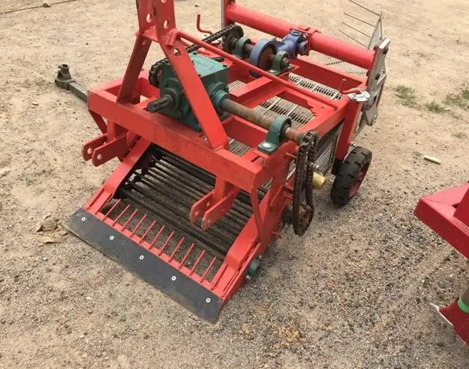 Cosechadora de batata colgante de tres puntos, tractor directo con cosechadora de patatas