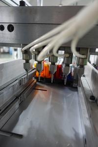 Assemblaggio automatico dell'accendino automatico con interfaccia facile da usare della nuova macchina per il riempimento del Gas a controllo pneumatico completo dello stabilimento di produzione cinese - Product Image 5