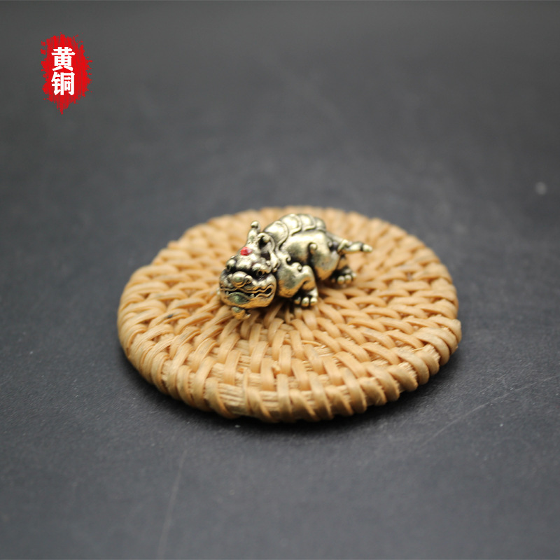 Pixiu with diamond pattern