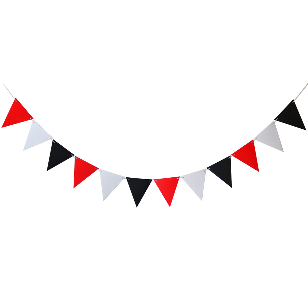 Drapeau triangulaire rouge blanc noir