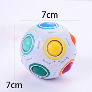 Hot Selling Kunststoff <span class=keywords><strong>Puzzle</strong></span> Ball Würfel World Cup-Themen Brain Teaser und Stress Zappeln Spielzeug Lernset für Kinder