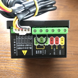 Variedad de controladores de velocidad para motores de CA Controlador de CA Controladores de motor para aplicaciones industriales - Product Image 2