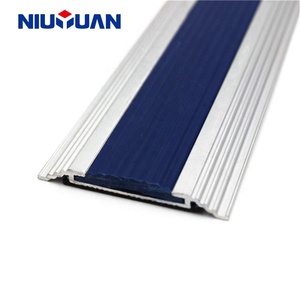 NIUYUAN OEM fabrika özel güvenlik kaymaz kavisli alüminyum merdiven <span class=keywords><strong>Nosing</strong></span> vinil zemin için - Product Image 3
