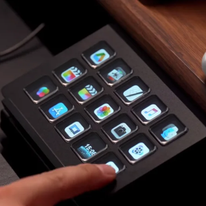 Teclado de juego multifuncional personalizable de 15 teclas LCD totalmente personalizables para controlar tus aplicaciones y herramientas como Stream Deck - Product Image 1
