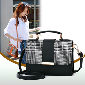 Kadınlar için 2024 yeni lüks kore tarzı Crossbody çanta yeni moda tasarım inci zincirleri çift Polyester çanta-özel teklif!