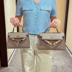 Lüks kadın tasarımcı RFID çizgili geometrik trapez Crossbody Messenger PU astar ile omuzdan askili çanta popüler moda PU deri