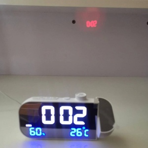 นาฬิกาตั้งโต๊ะ LED พร้อมโปรเจคเตอร์บอกเวลาพร้อมวิทยุ FM วัดอุณหภูมิและความชื้น