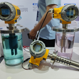 Un Medidor de densidad en línea mide la gravedad específica de una solución o lechada en el proceso de producción para la instalación de tuberías - Product Image 2