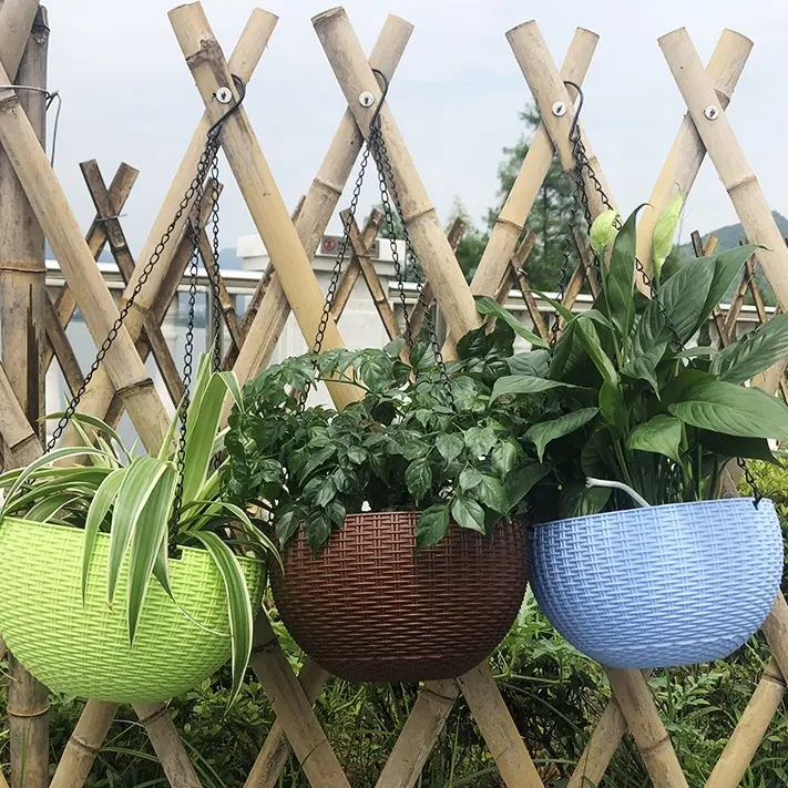 Jardinera colgante cestas barato al por mayor jardín de interior al aire libre de la oficina en casa balcón pared ronda flores de plástico olla con cadena de hierro