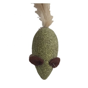 Mayorista Nueva Hierba Gatera Mascota con Pluma Real Molar Dientes Limpieza Ratón Forma Gato Aperitivo Saludable Catnip Juguete - Product Image 1