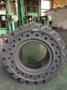 Solid Llantas <strong>Skidder</strong> <strong>Tire</strong> SKS Solid Tyre in China 10X16.5 12x16.5 33x12-20 10-16.5 12-16.5 8.25-20 TYRE