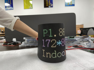 Módulo de pantalla LED flexible personalizado P1.86 Nuevo diseño LED suave para publicidad optimizada - Product Image 6