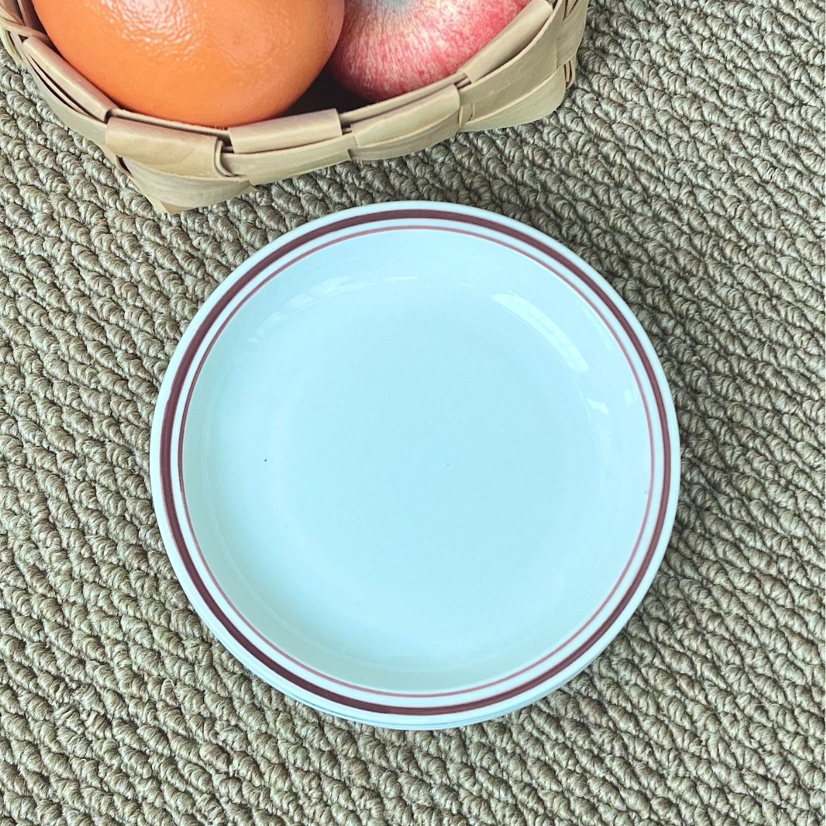 Plato retro pintado a mano de 6 pulgadas - borde rojo