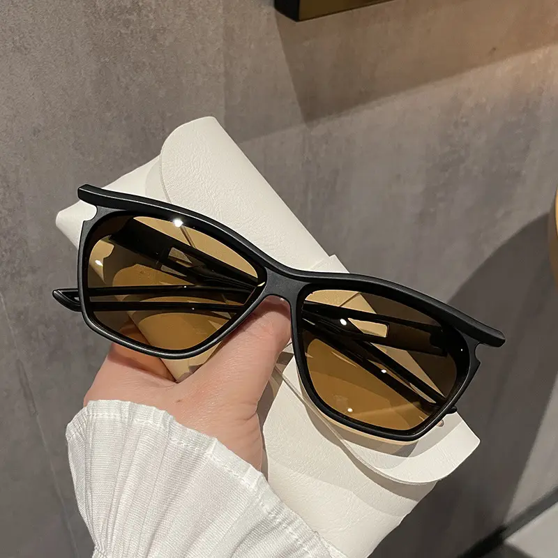 Occhiali da sole di tendenza per le donne 2024 moda delle donne di lusso Vintage ombra sfumata occhiali da sole da uomo occhiali da sole quadrati