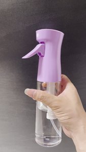 強力な連続スプレー機能を備えた新しい高圧スプレーボトルファインウォーターミスト花散水スプレーボトル。 - Product Image 2