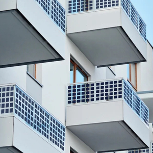 Hoch durchlässige BIPV-Dachziegel Zeitgenössisches Design Stahl Edelstahl Eisen Aluminium legierung für den Wohnungs gebrauch